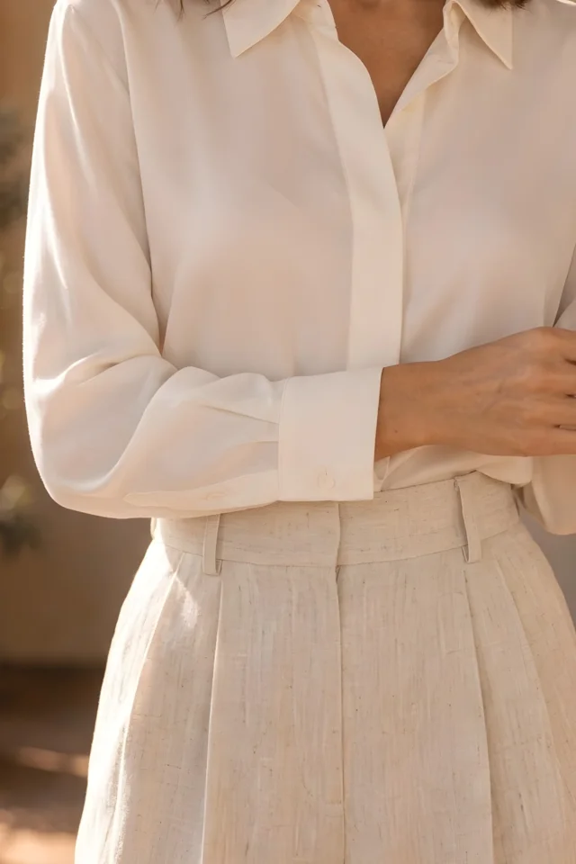Koszula „Piotrkowska” z bliska: detal kroju i tkaniny